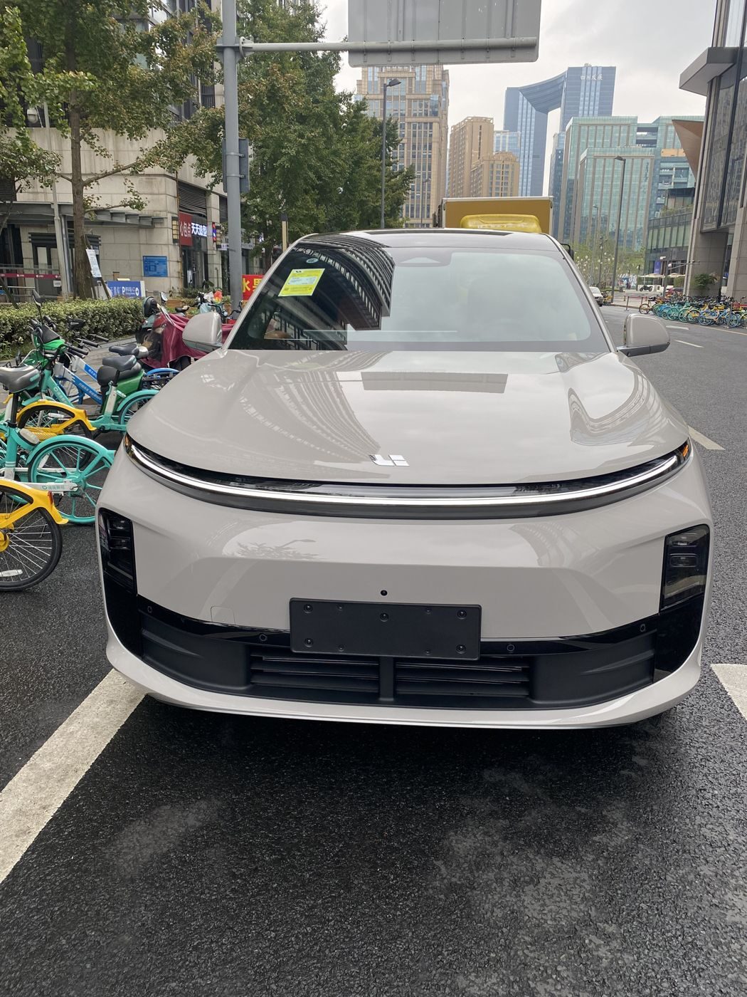 玛雅吧 MEGA 高压纯电 MPV